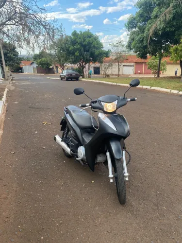 Honda Biz 125 Preta ? Econômica e Pronta para Rodar!