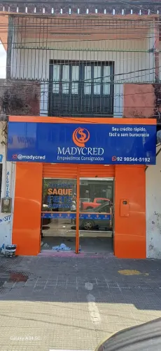 Fachada em ACM, letra com iluminação