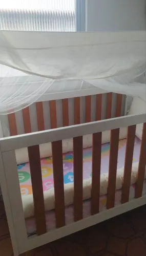 Berço Matic vira mini cama 