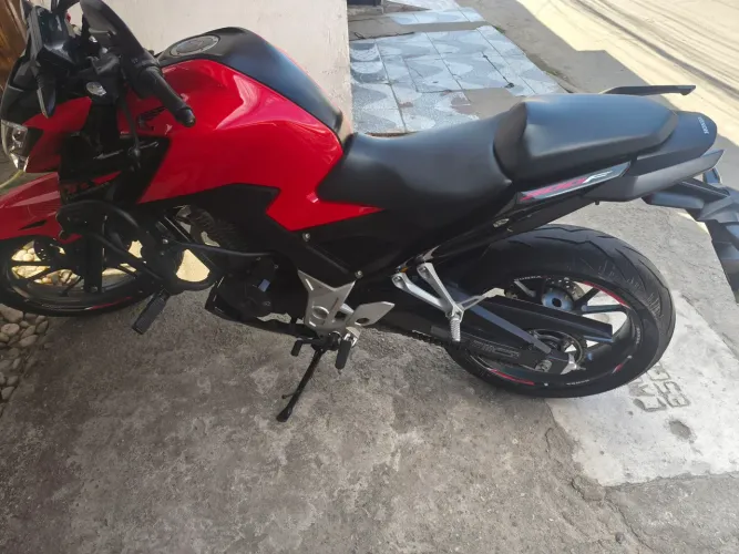 Vendo moto cb300 f