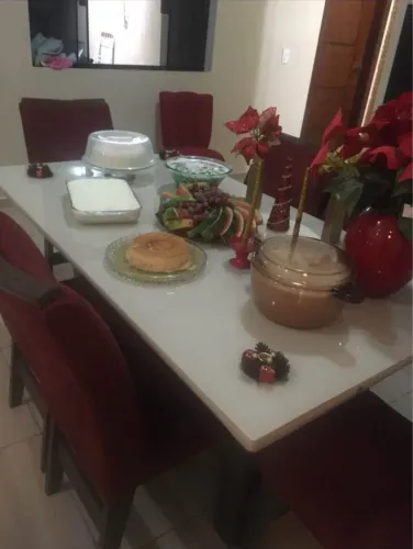 Mesa com 6 cadeiras de vidro laqueada branca