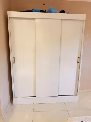 Guarda roupas/roupeiro com portas de correr