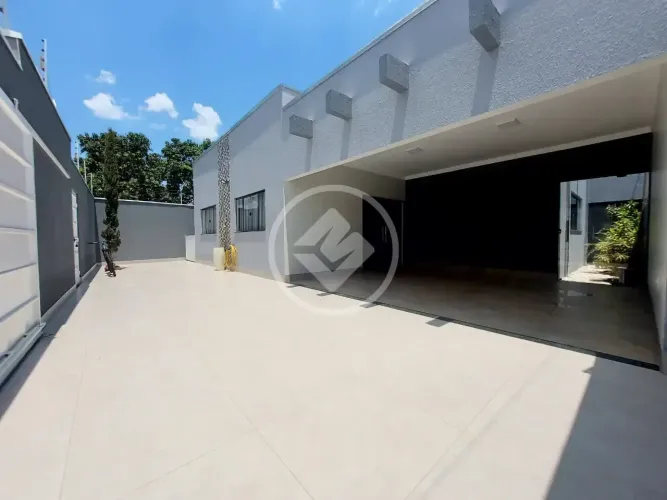 CASA À VENDA  JARDIM SERRANO Excelente oportunidade para quem busca conforto, espaço e eco