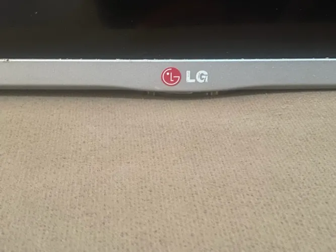 ? TV LG 39LB5800 - Não Funciona (Sucata com Acessórios)