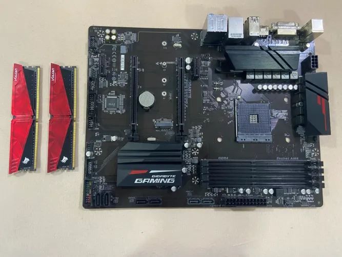 Kit B450 Gigabyte DDR4 + 2x8gb ram