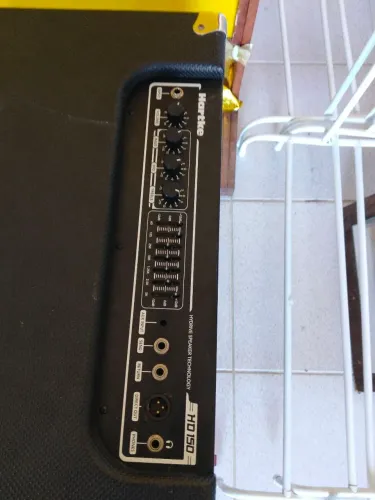 Amplificador de baixo Hartke Hd150 Hartke Bass Plant Voltage Cor preta