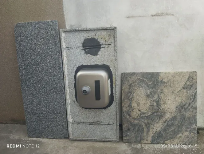 Pia de inox e pedra de mármore