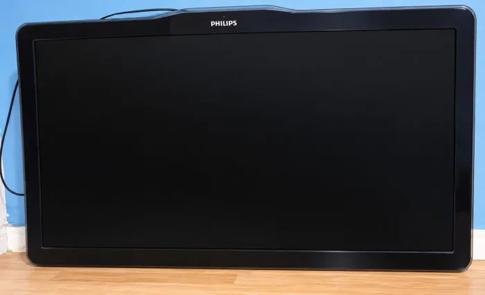 Televisão da Philips de 50 polegadas, com o defeito da tela que esta preta
