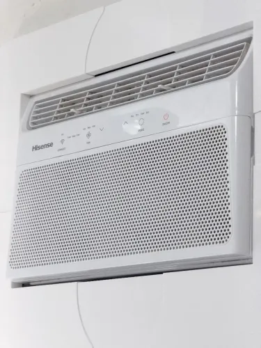 Ar-condicionado de janela Hisense 8.500 BTUs Frio 220v.