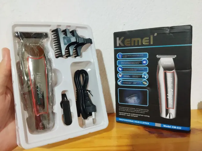 Máquina de Cortar Cabelo e Acabamento Ke mei KM-032 (Nova na Caixa)