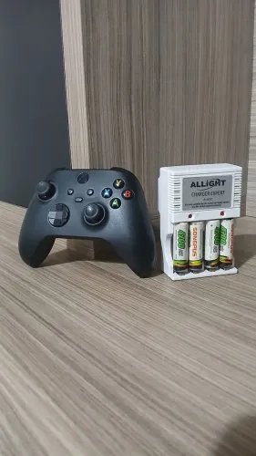 Controle Xbox Series (USADO) + Pilhas recarregáveis