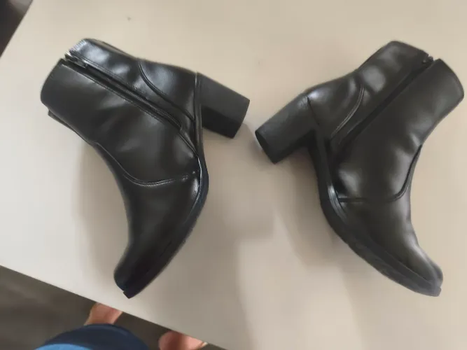 Bota preta tamanho 37