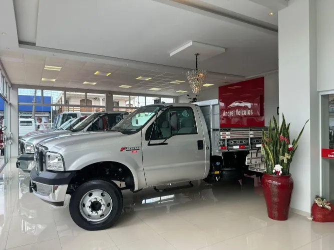 F4000 4X2 TURBO DIESEL RARIDADE  APENAS 8.000 KM 2017 PRATA 2016/2017