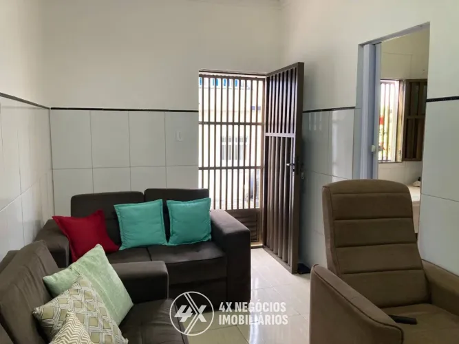 Vendo Casa Reformada com 3 quartos, sendo 1 suíte | Bairro Olaria