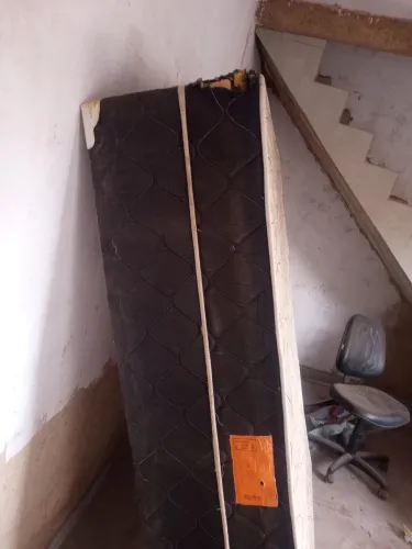 Vende-se uma cama box de casal boa não entrego valor r$ 150