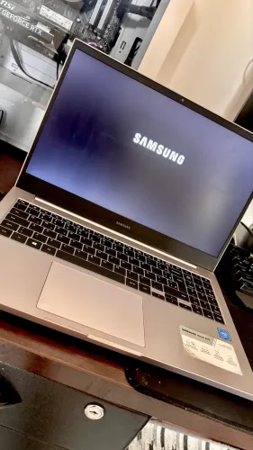 Notebook Samsung Book E20