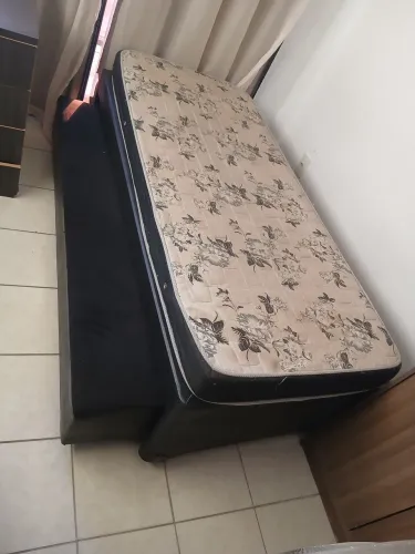 Cama de solteiro com auxiliar