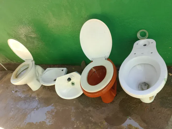 Pias de banheiro ir vasos
