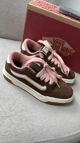 Vans Hylane Feminino Tons: Café/Rosé - Sola de Borracha | 2 opções de cadarço
