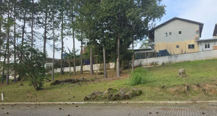 Venda | Terreno de 460m² em Condomínio Fechado - No Ratones