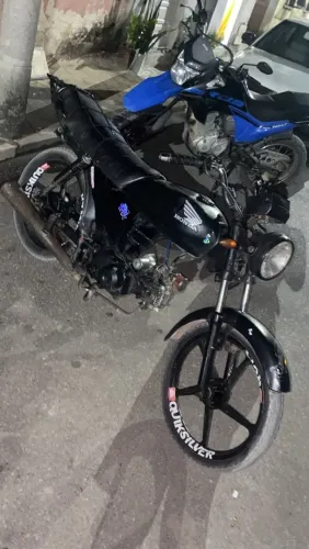 100zinha muito boa, corre muito