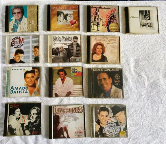 CDs de artistas diversos por R$ 5,00