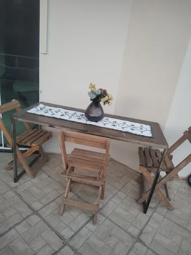 Mesa madeira com 3 cadeiras