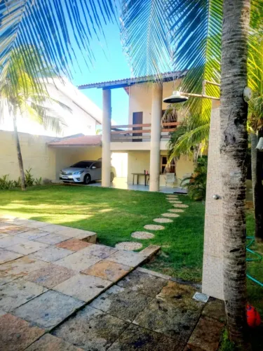 Casa toda mobiliada com 4 quartos mais piscina em Caponga - Cascavel - CE