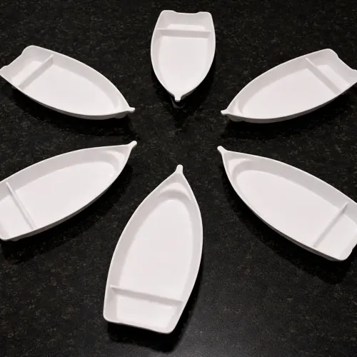 Conjunto com 6 barcas para sushi 