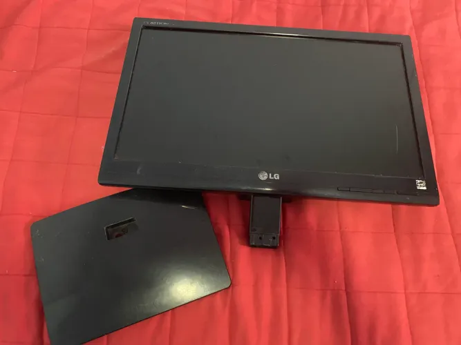 Monitor LG com a tela quebrada