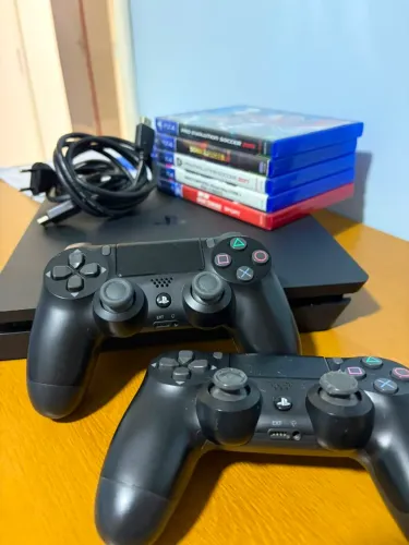 PlayStation 4 PS4 Conservado | Funcionando Perfeitamente + Jogos