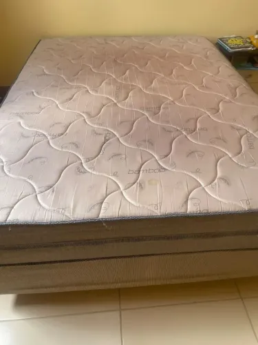 Cama 600 $ usada