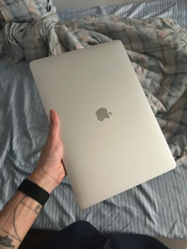 Macbook Pro 2017 15? | 16gb RAM - 512gb SSD