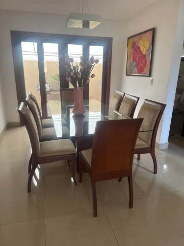 Mesa de Jantar com 8 cadeiras