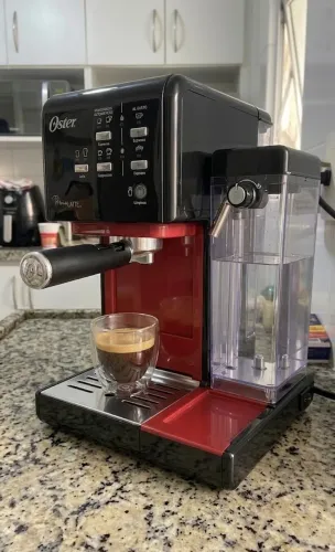 Cafeteira Elétrica Oster PrimaLatte - Semi-nova / Perfeito Estado