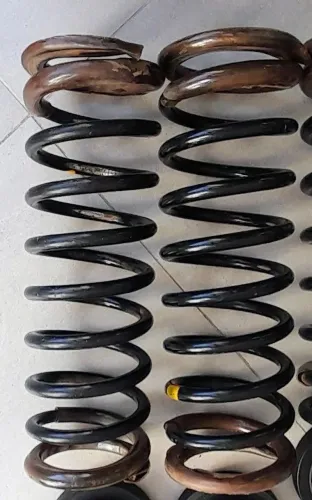 Par de molas dianteiras originais Troller Até 2014 marca Fabrini