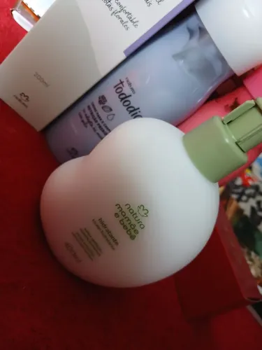 Perfumes cremes, natura e oboticario