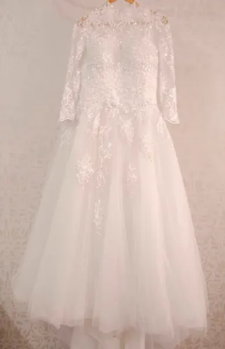 Vestido de Noiva Elegante, com renda, Brilho e Manga longa