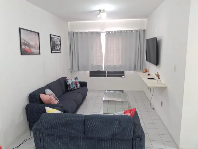 Quarto disponível em apartamento mobiliado e compartilhado