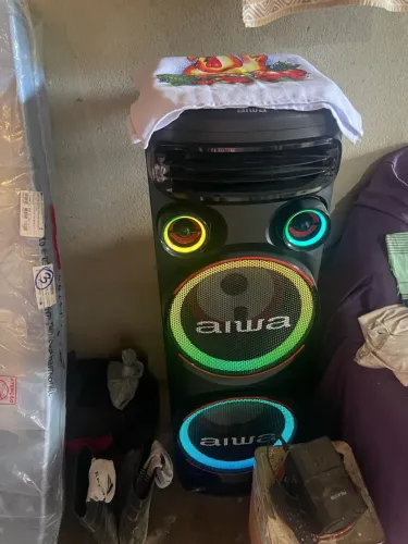 Vendo caixa de som torre aiwa
