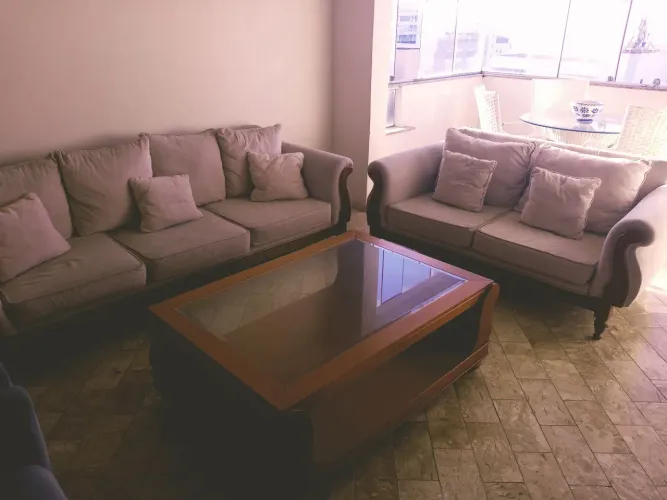 Conjunto de sofas 2 e 3 lugares madeira pura