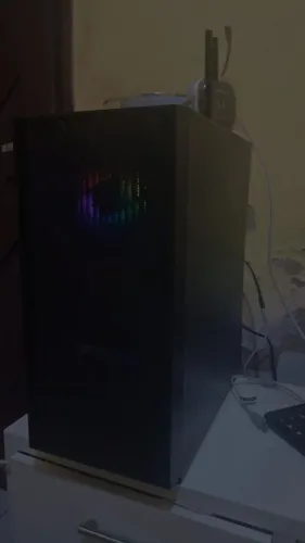 ? COMPUTADOR COM GABINETE RGB E ILUMINAÇÃO PERSONALIZADA