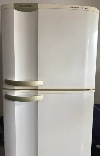 Vendo geladeira Electrolux 389 litros