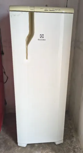 Vendo geladeira Electrolux 300 litros