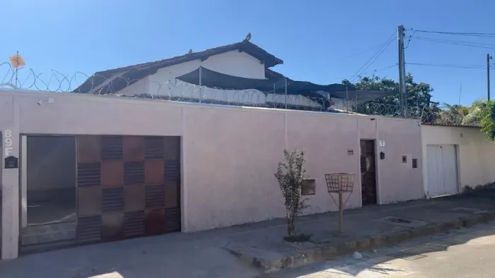 Alugo casa com 3 suítes Bairro Guarujá