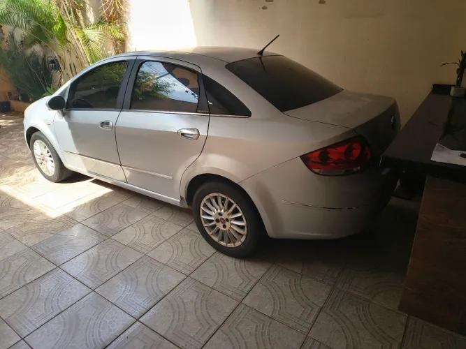 Fiat Linea 1.9/ HLX 1.9/ 1.8 Flex 16V 4P 2010