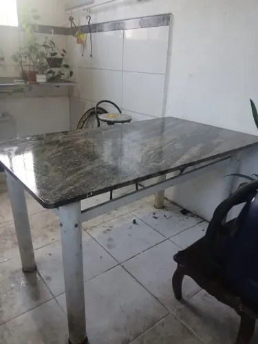 Mesa de Mármore em bom estado
