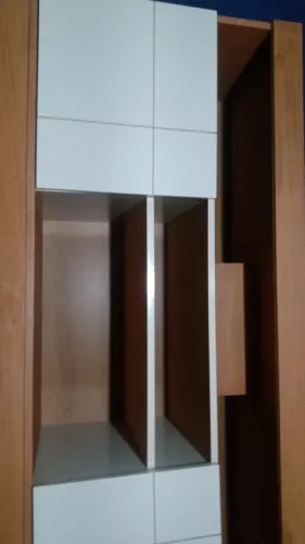 Sofá em couro branco 2 e 3 lugares e um Rak tudo em perfeitas condições de uso.