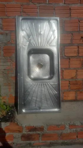 Uma pia inox