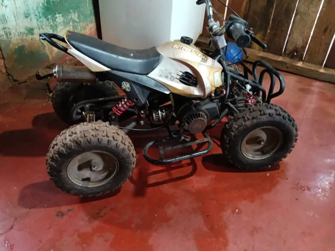 Mini quadriciclo